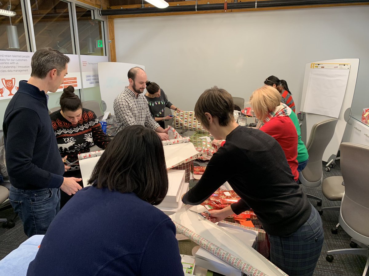 JamieOldershaw's tweet photo. Wrapping gifts this afternoon for a great local organization that helps give back to those in need this Holiday season. Our spirit to serve shines bright, especially this time of year. Proud of the @DealerRater team for helping our community! #DealerRaterCares #ProjectBethlehem https://t.co/wQtipRw8zi
