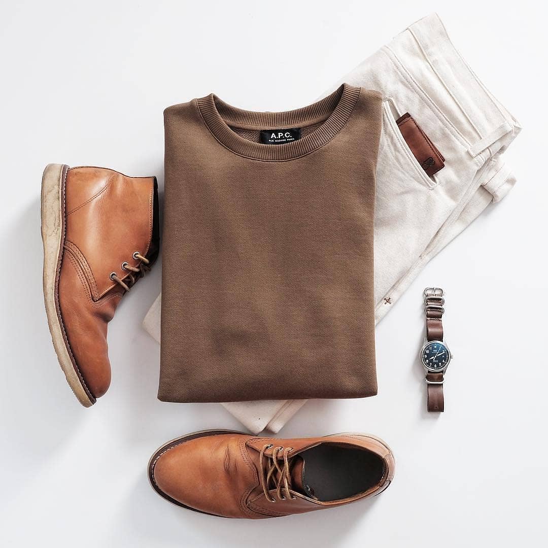Thompson_Tee's tweet photo. All that's missing is a Santa hat and your favorite cozy scarf. π
#FlatlayFriday #StyleGrids
πΈ IG: awalker4715 https://t.co/UD1zPB0pBF