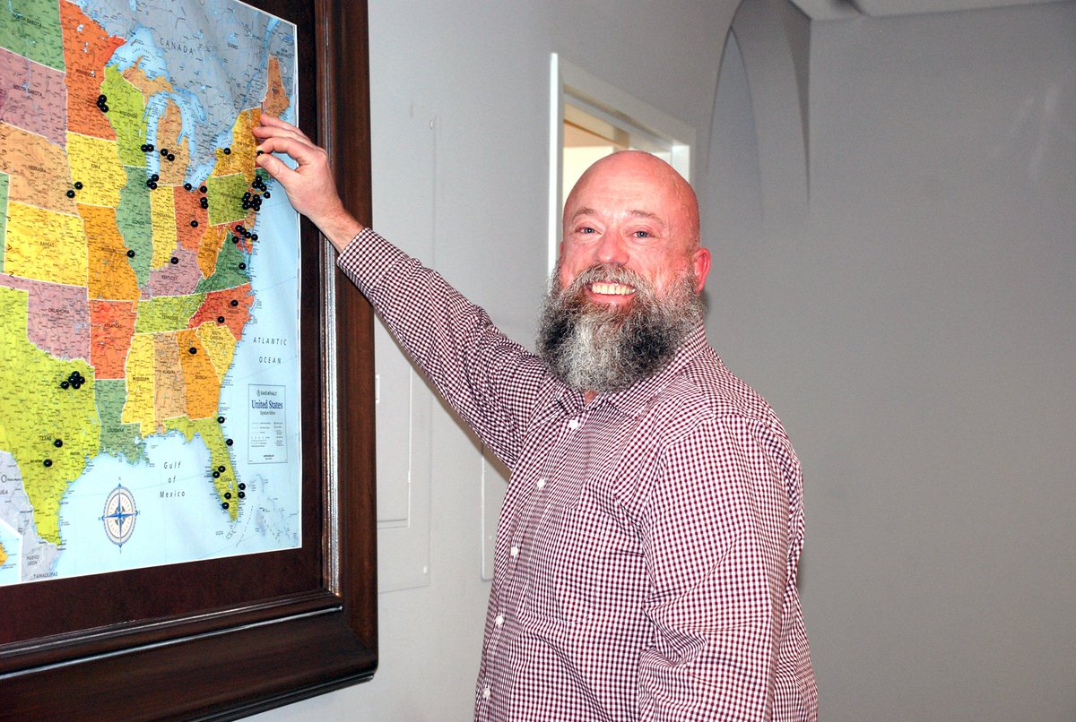 OasisSenior's tweet image. Today was another exciting day here at Oasis corporate office.  Ray Shafer, our newest franchisee in Albany, NY, graduated from his week-long training! Congrats Ray.  We know you will do great! #graduation #oasistraining