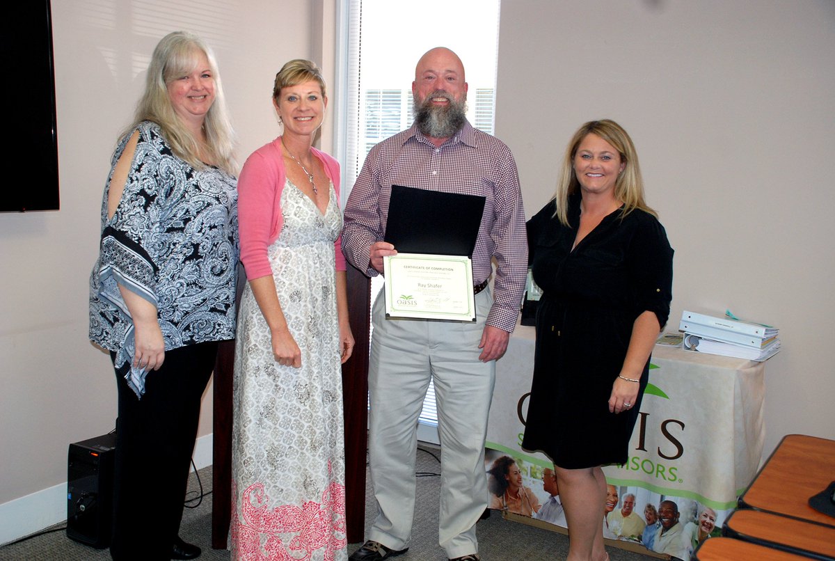 OasisSenior's tweet image. Today was another exciting day here at Oasis corporate office.  Ray Shafer, our newest franchisee in Albany, NY, graduated from his week-long training! Congrats Ray.  We know you will do great! #graduation #oasistraining