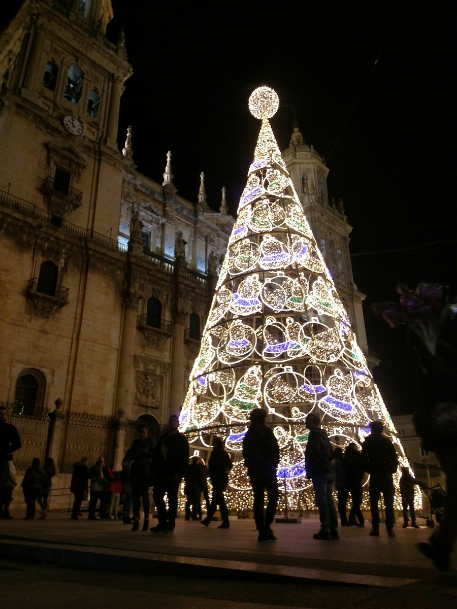 La Navidad llegó a Jaén

Esta foto se la dedicamos a <a href="/ClaritasTurismo/">Cláritas Turismo - Jaén🌳</a> que dice que estamos muy inactivos