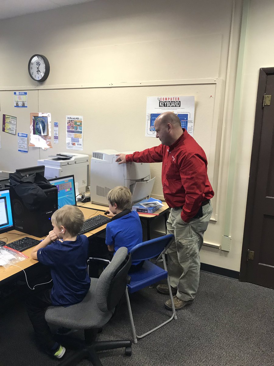 hankinsonschool's tweet image. #hourofcode #hourofcode2018 #hourofcodend @NDDPI @JoelKFGO