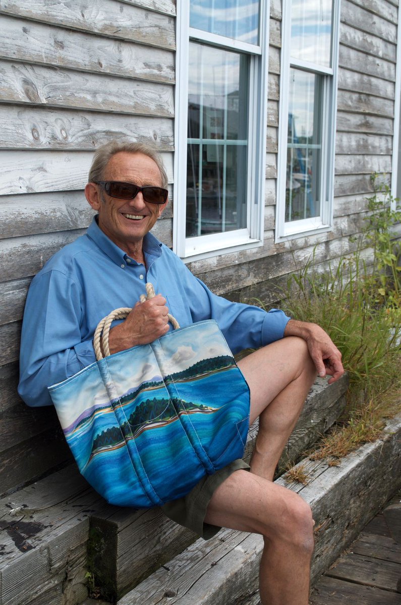 SeaBagsMaine's tweet photo. An #EricHopkins original painting printed on recycled sail cloth captures the beauty of the Maine Coast.
20% of proceeds from the sale of these items will be donated to @MCHT_org
https://t.co/Q3F90nV2W5
#giveback https://t.co/qDgyPHoOje