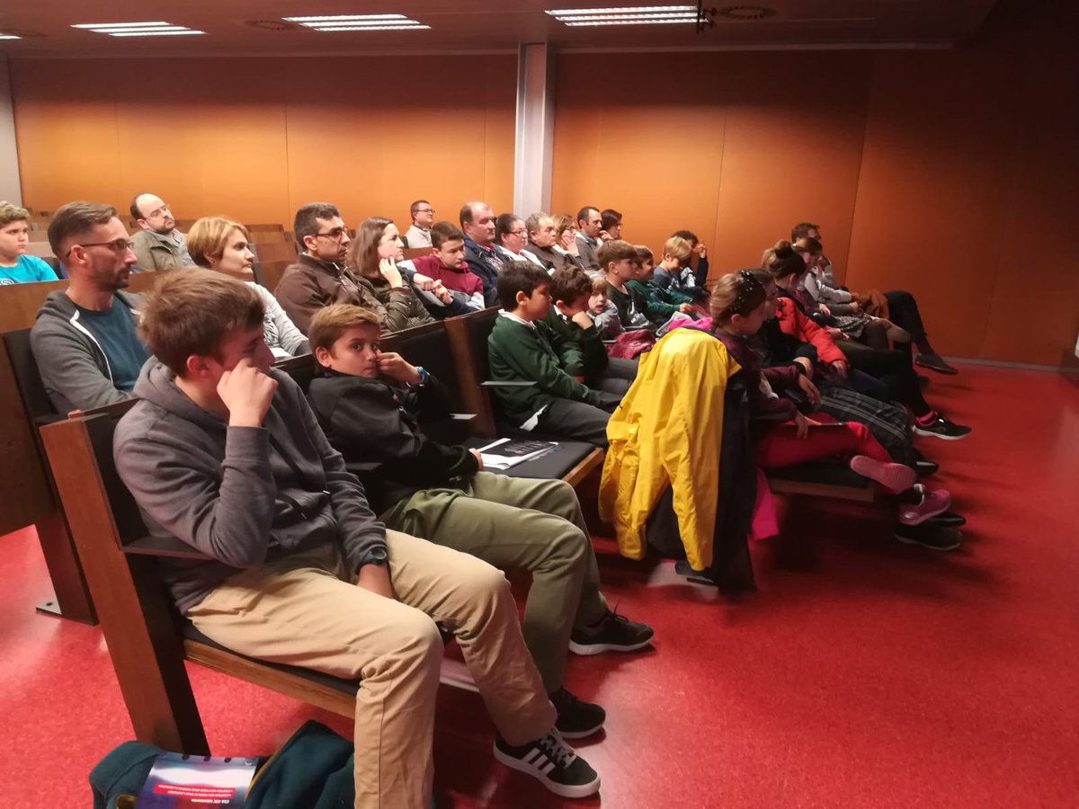 empowertocode's tweet photo. #AIfamilies @curious_machine #Valencia visit @esa labs. Hosted by #DaviaArgiles and #VicenteBoria they are growing their interest towards #ArtificialIntelligence and are inspired to become future engineers. @LauraMonferrer https://t.co/Wtn6H1WnHF
