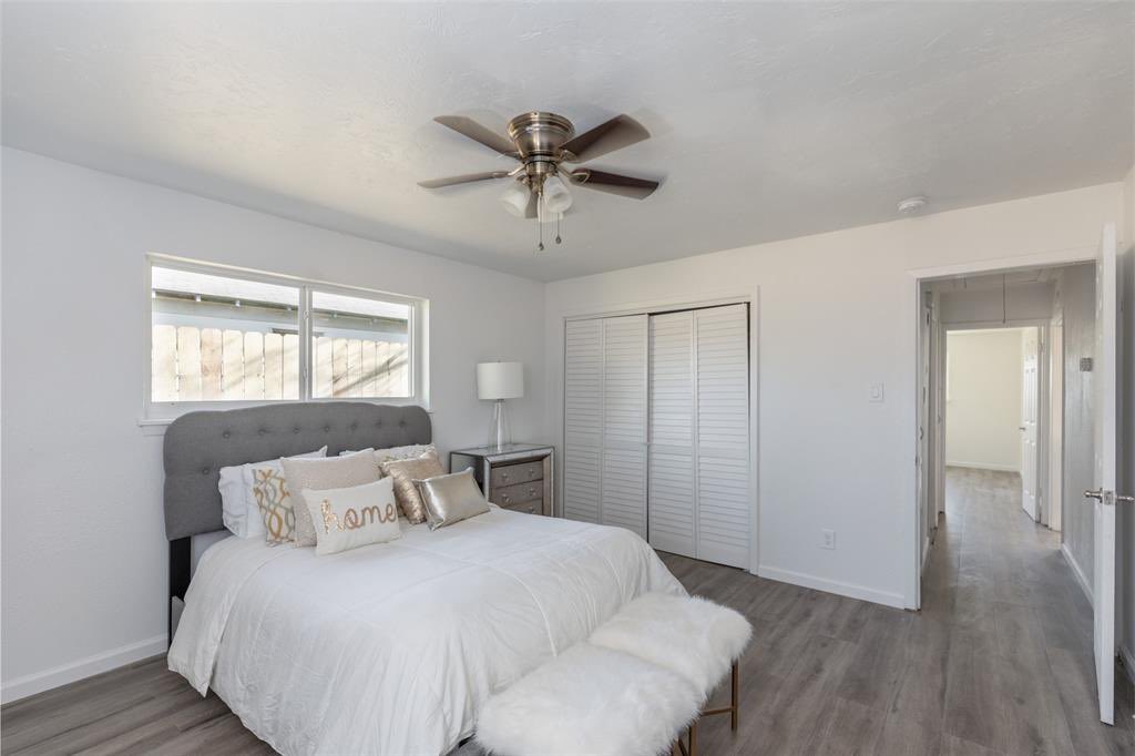 Cato_Group's tweet image. Open House Saturday 12/8/18 1-4 3561 Corder St Houston Tx $172,900 Features 3 bedrooms and 2 full baths in almost 1600 sq st. Brand new kitchen offering granite counters and stainless steel appliances. 3 large bedrooms.