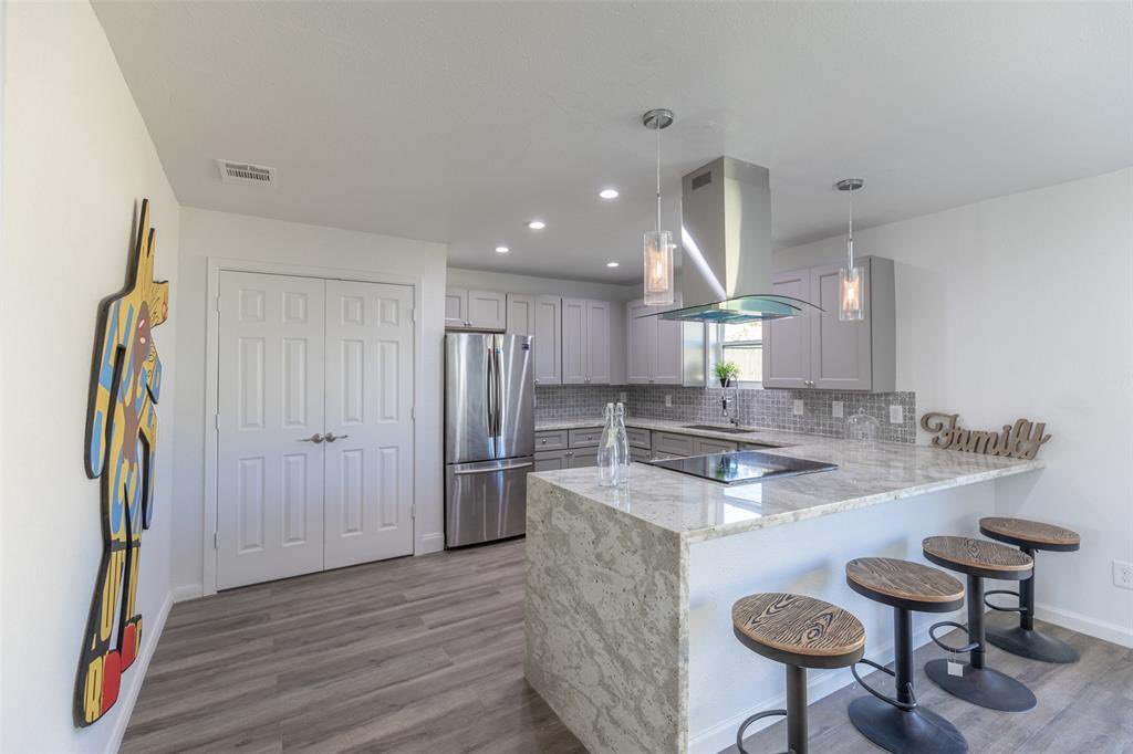 Cato_Group's tweet image. Open House Saturday 12/8/18 1-4 3561 Corder St Houston Tx $172,900 Features 3 bedrooms and 2 full baths in almost 1600 sq st. Brand new kitchen offering granite counters and stainless steel appliances. 3 large bedrooms.