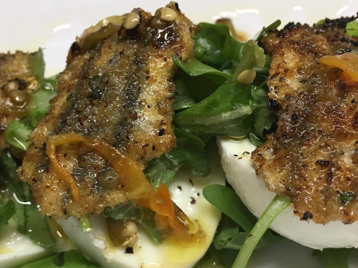 KinKsDanTheFan's tweet photo. This is amazing โค๏ธ๐
Buffalo milk #mozzarella with fresh #anchovies & shishito pepper vinaigrette at #Esca
#ThisisEscaRestaurantNYC #TimesSquare #Hellskitchen #BestSeafood #TheFisherman #TheKingofFish #FoodforFoodies #Seagasm #Citylife #EathealthhEscalicious #timeoutnewyork https://t.co/ZkZsvkQLqG