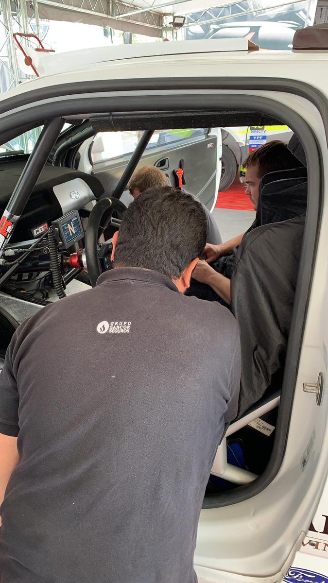 CGRally's tweet photo. En un rato salimos para el #Shakedown....Ahora repasando los últimos detalles para empezar a acelerar en el Gram Premio #HomenajeRecalde https://t.co/DhYDzM8Fmh