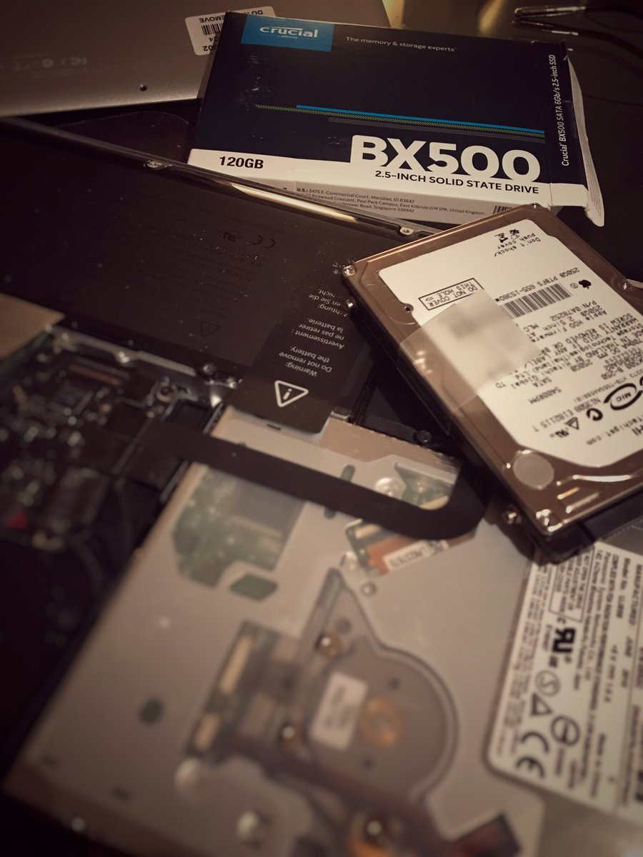 jhnsl8r's tweet image. Week away from the office has descended into DIY gone wild. HDD to SSD upgrade on my old steam driven MacBook. It’s like new again! Recommend if you’ve got an old workhorse. 🤓 #geekTweets #machacks
