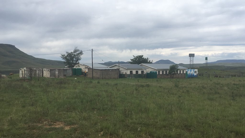 mngani_org's tweet photo. Today I’ve been visiting Kwapitela Primary School, a rural school in Southern Drakensberg. It has been wonderful to see those kids again and talk about their friends from Spain! They are putting a lot of effort, love and enthusiasm in their letters!! https://t.co/KrnihKnDCK