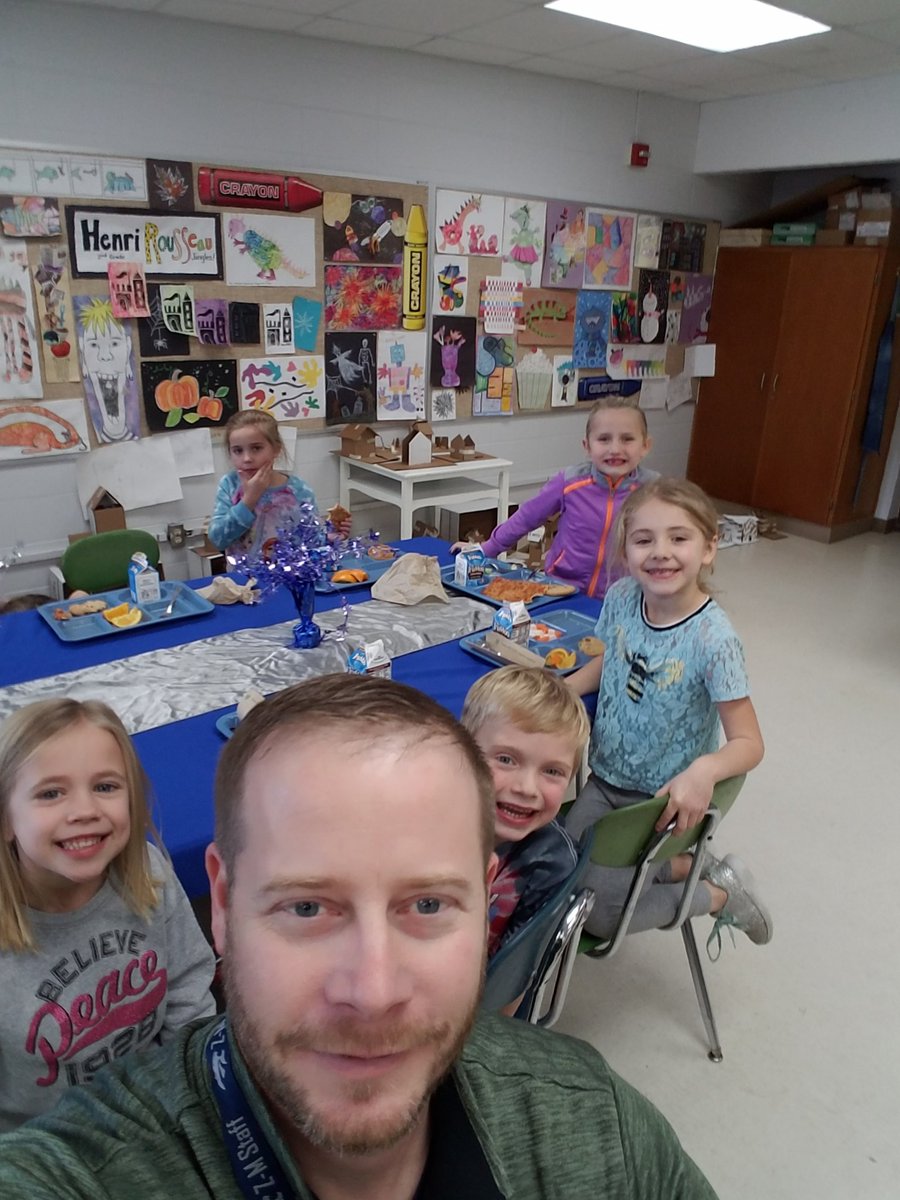 PrincipalZM's tweet photo. 1st grade Student of the Month lunch.  Keep up the good work! @ZMCougars https://t.co/UqhsvoWYbt