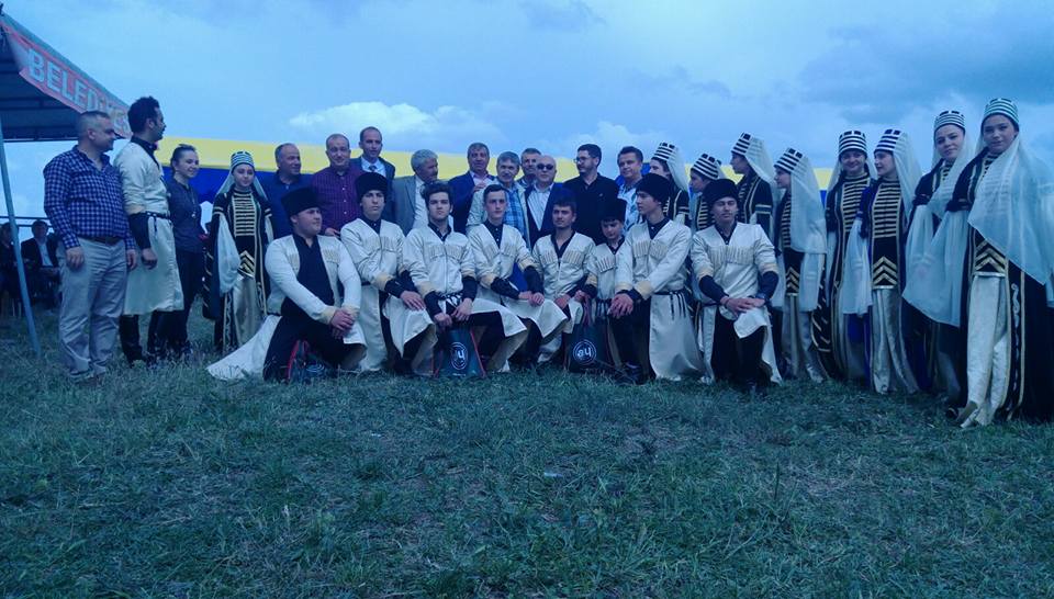 SAYGIYLA YÜCE MİLLETİMİZE VE KAMU OYUNA DUYURULUR

FATİH ALTAYLININ TEKE TEK PROGRAMINDA MAKSADINI HADDİNİ AŞAN BU SÖZLERİNE YA TALİHSİZLİKTİR YADA BU ÜLKE DE ETLE KEMİK OLMUŞ AZİZ MİLLETİMİZLE BİZE YAPILMAK İSTENEN ÇATIŞTIRMA OPERASYONUN TELLALIDIR