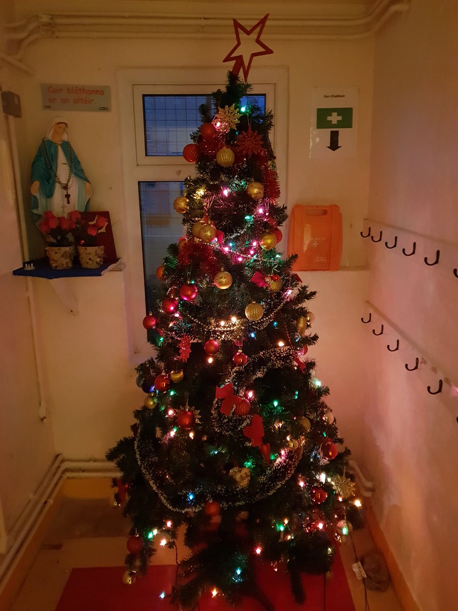 muinteoireabha's tweet photo. Tá an Nollaig buailte linn anseo i Scoil Naomh Ciarán! 🌲🎅🤶 https://t.co/swkZgeW3vr