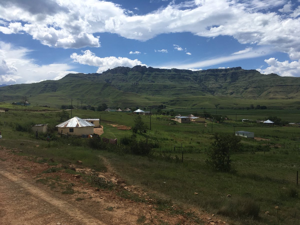 mngani_org's tweet photo. Ms. Mtolo, the teacher from Kwapitela, and I have been talking about the difficulties that children are facing in this area and for which basic #EducationForAll is so important!! We hope that with this initiative they feel motivated to come to school, feeling loved and safe. https://t.co/VzmOsHd9Xn