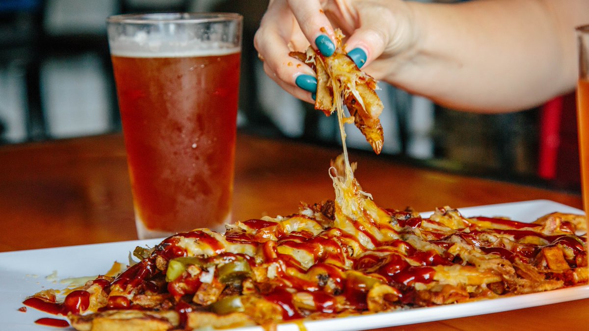 Washbangers's tweet photo. Whatever, I'm getting cheese fries... #hangatharveys https://t.co/BwYg0GrwnK