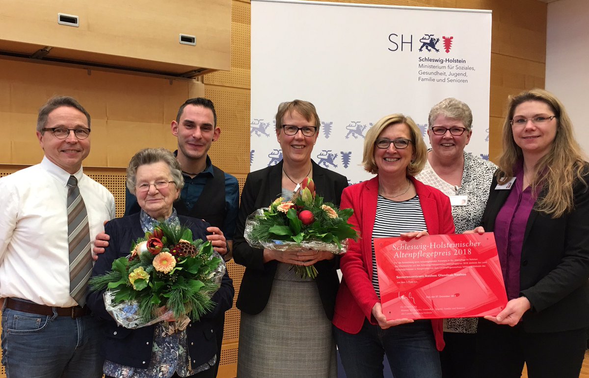 Beim #Altenpflegepreis des Landes Schleswig-Holstein hat unser #Seniorenzentrum Olendeel mit seinem Wohnküchen-Konzept heute doppelt gewonnen: den 2. Preis und den #Publikumspreis. #Altenpflege #Itzehoe #Pflege