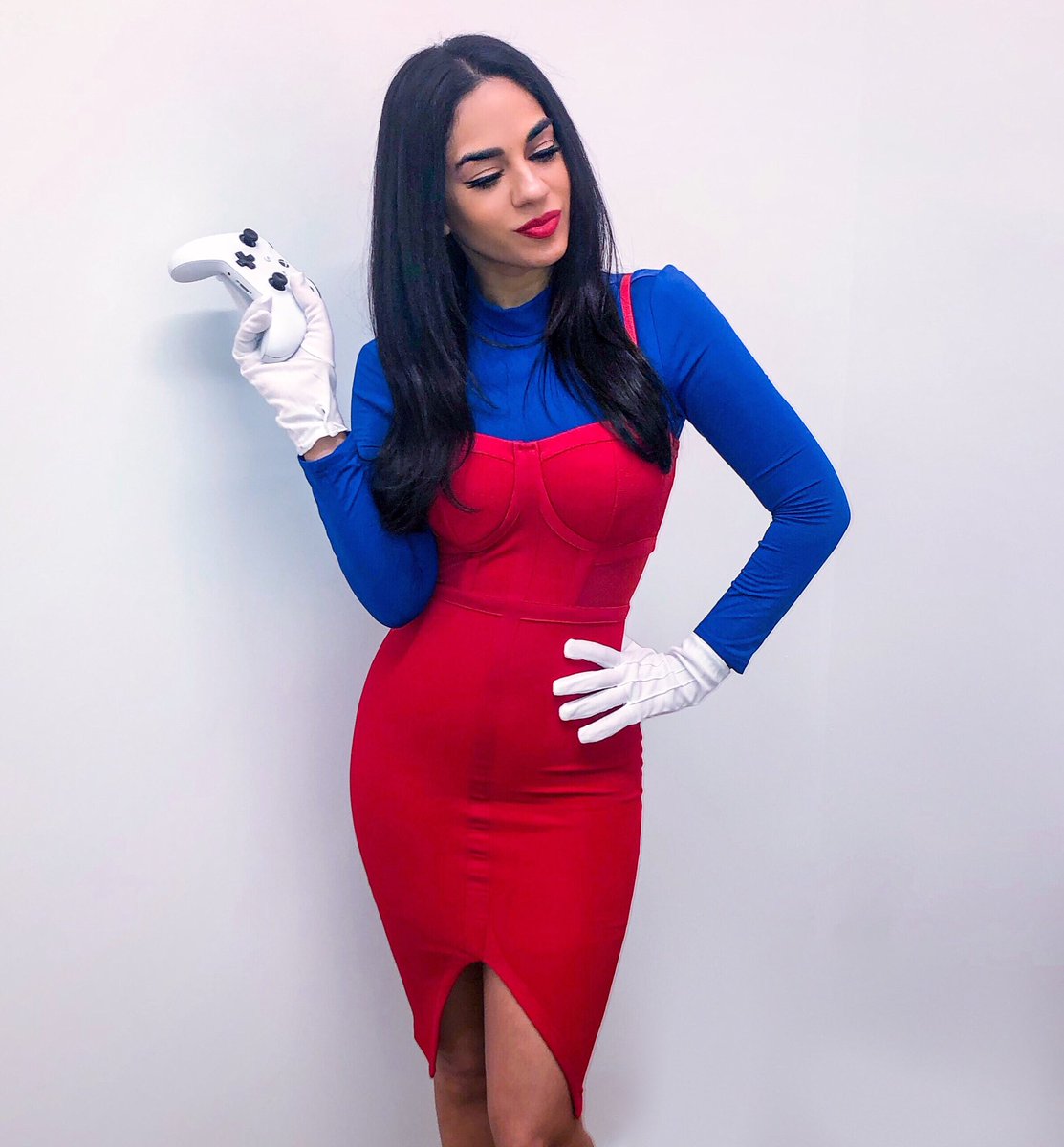 sharoncarpenter's tweet photo. Super “Shario” sister! Who joined us last night on @hqtrivia? #Nintendo https://t.co/8ygm0sktjj