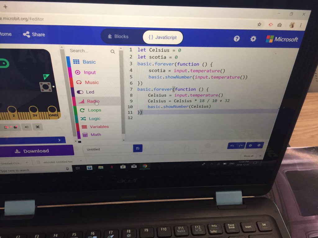 rolat's tweet photo. @AllSaintsOCSB Gr7 Ss #coding temperature @marthajez she is hot 🥵 28 °c Exploring around @microbit_edu @MicrosoftEduCA @FCLEdu #ocsncode2learn @csa_asc #LTSlivingSoace https://t.co/Vuk3ToR8jI