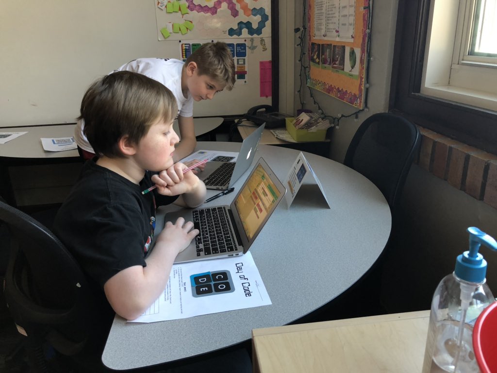 MrDaleyLeads's tweet image. #HourOfCode is humming and buzzing in #5thgrade! We are making dances on @codeorg, maneuvering robots with @WonderWorkshop , and doing unplugged coding! #KidCoders #AllStudentsOneTeam #WLRiverhawks #💻 #👾
