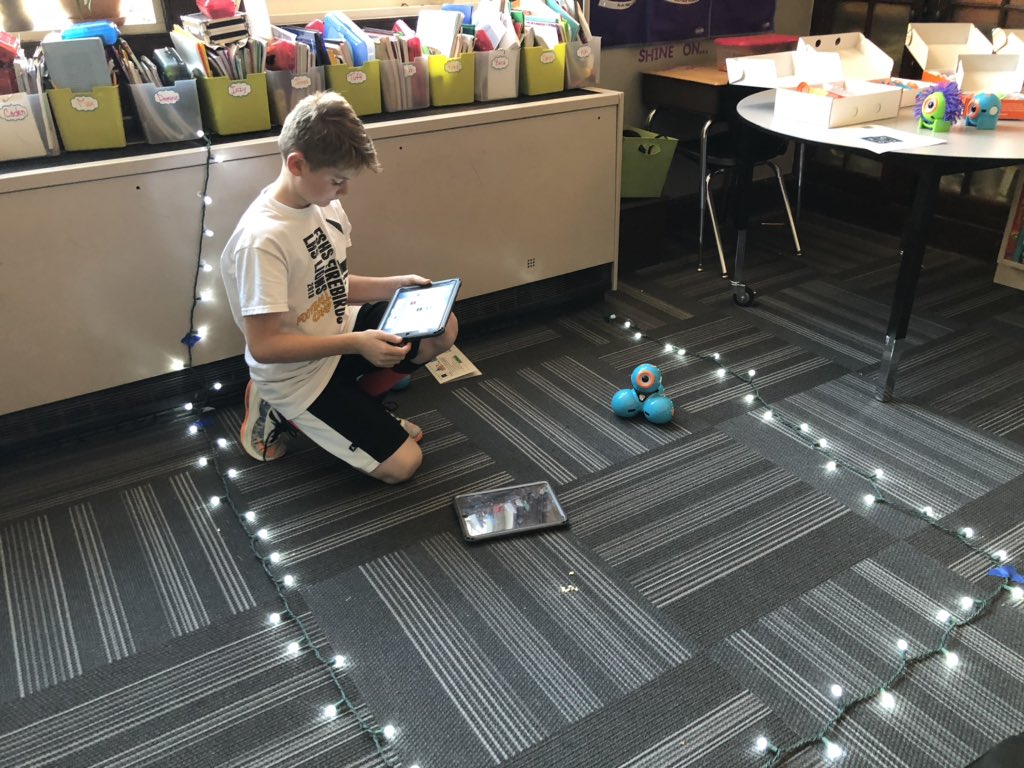 MrDaleyLeads's tweet image. #HourOfCode is humming and buzzing in #5thgrade! We are making dances on @codeorg, maneuvering robots with @WonderWorkshop , and doing unplugged coding! #KidCoders #AllStudentsOneTeam #WLRiverhawks #💻 #👾