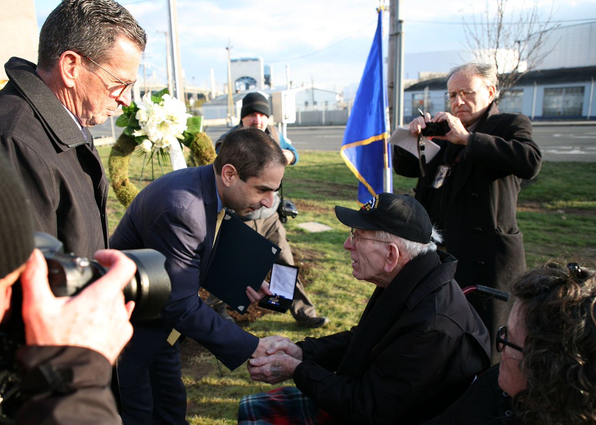 QBridgeProgram's tweet image. Yesterday, we were honored to have Pearl Harbor survivor Floyd Welch join us for a dedication ceremony at the new Pearl Harbor Memorial Park. Today, 77 years after the attack, let us reflect all who served our country and take a moment for those who never returned. #neverforget