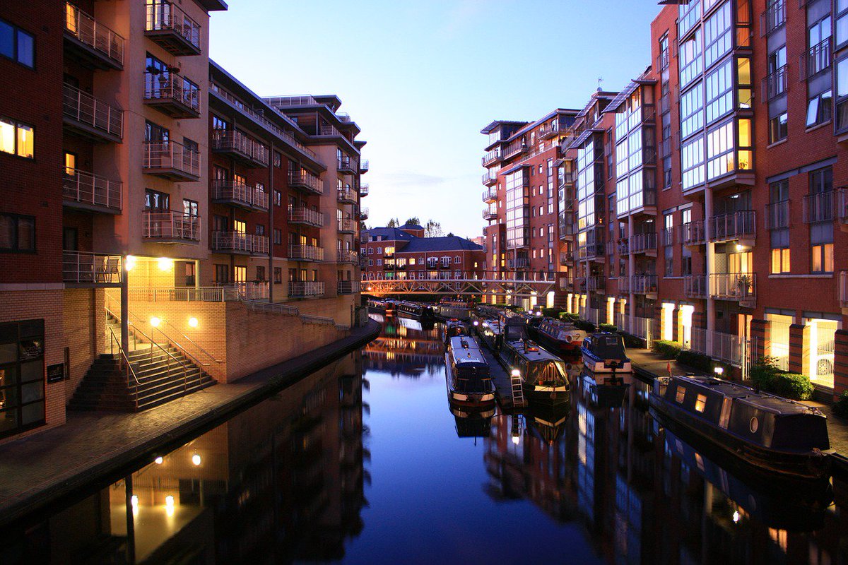 Beat the #JanuaryBlues by booking a fun-filled city break! 🏙There's tonnes to see and do in #Birmingham, so start 2019 in style by staying with us. 🎉 Book a room via ow.ly/zUPR30lN3vj.