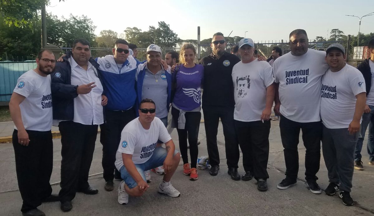 SUCPAP's tweet photo. Ayer junto a la @JuvSindicalNac y como gremio adherido a la @CATT_Prensa, acompañamos el reclamo de los @Aeronavegantes en #ElPalomar por condiciones dignas en la industria aerocomercial y en rechazo a la precarizacion laboral que impulsan las autoridades de #Flybondi 
#JuvSucpap https://t.co/rkt6a7kCC4