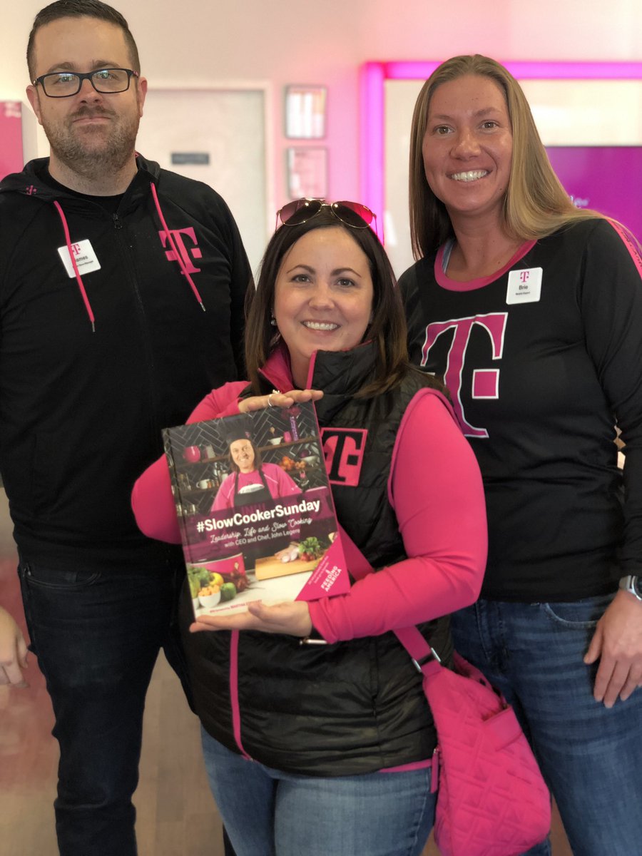 First cookbook sold! @FeedingAmerica #lovemycompany #SlowCookerSunday @JohnLegere