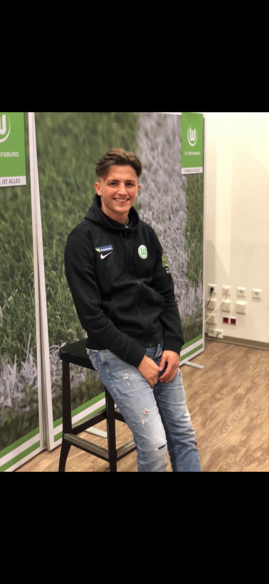 Krasser WL Start mit 1-0 leel 

Spaß, werde morgen 18 und war bis eben in Wolfsburg, deshalb gibts Sonntag 29 spiele und alle onstream. könnt euch schonmal auf ein Toten Riad freuen 

Cööööööö🌚