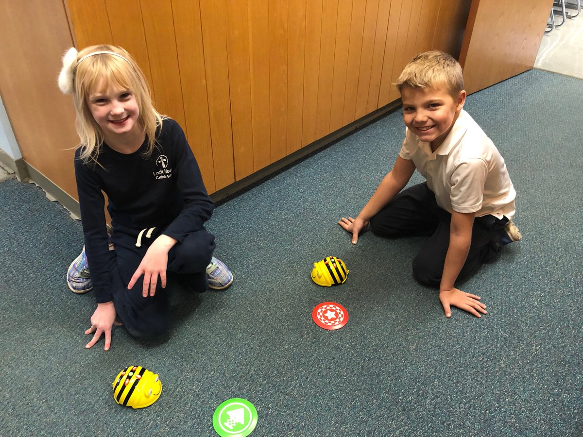 DonnaShank's tweet photo. Celebrating Computer Science Education Week with various methods of coding! #hourofcode2018 @LHCS311 https://t.co/kS03NWCFWP