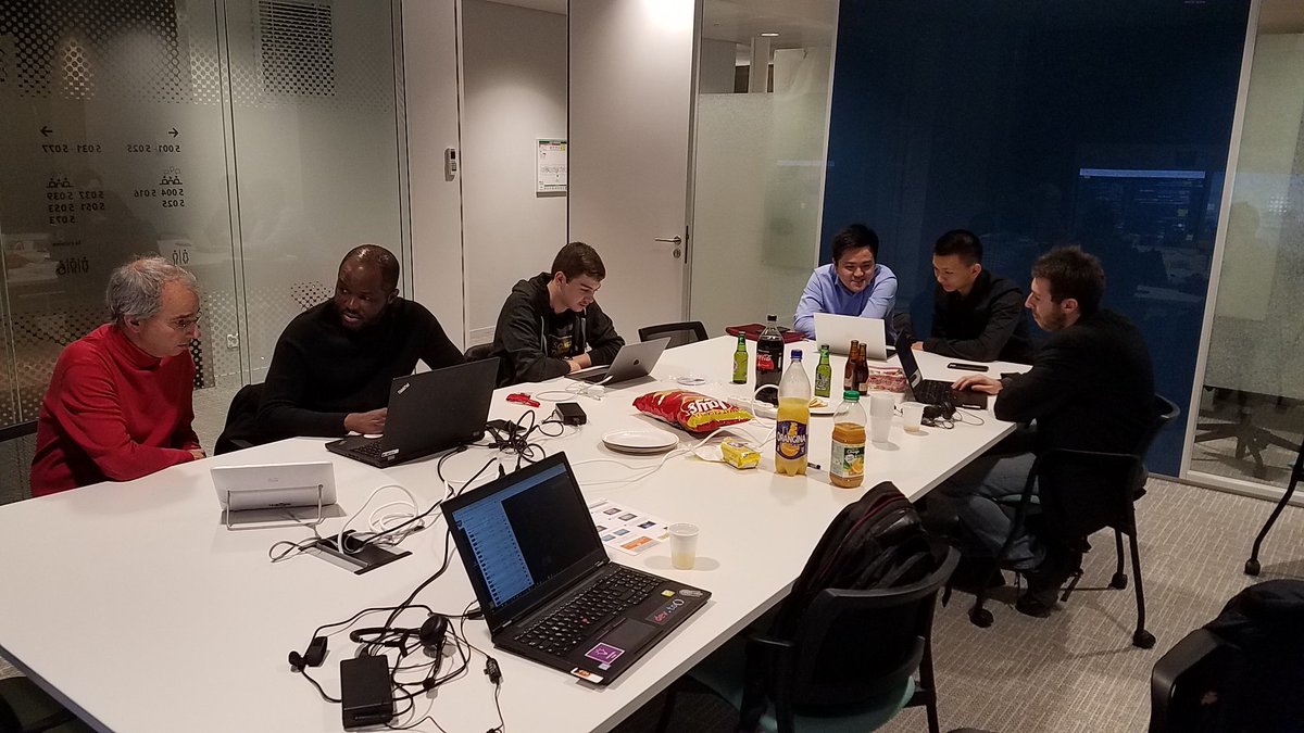 Bisou93's tweet image. Le #codinghub @SocieteGenerale de #XmasRush a commencé 
@CodinGame @SG_InsideIT
