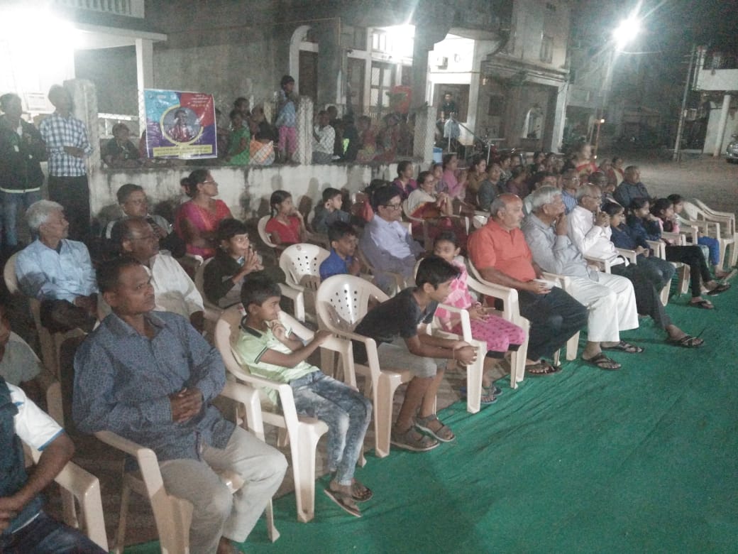 MGandevi's tweet photo. ગણદેવી તાલુકા ના તલિયારા ગામે માન. કલેકટર શ્રી ની ઉપસ્થિતિ માં રાત્રિ સભાનું આયોજન. @MGandevi @CollectorNav @pkumarias https://t.co/RWyqdAe0m2
