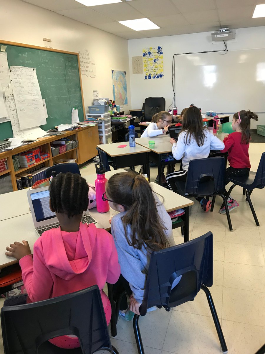 PCameronOCSB's tweet image. Coding with our Grade 4 buddies! @stgregory45 #HourOfCode #clcCodeWeek