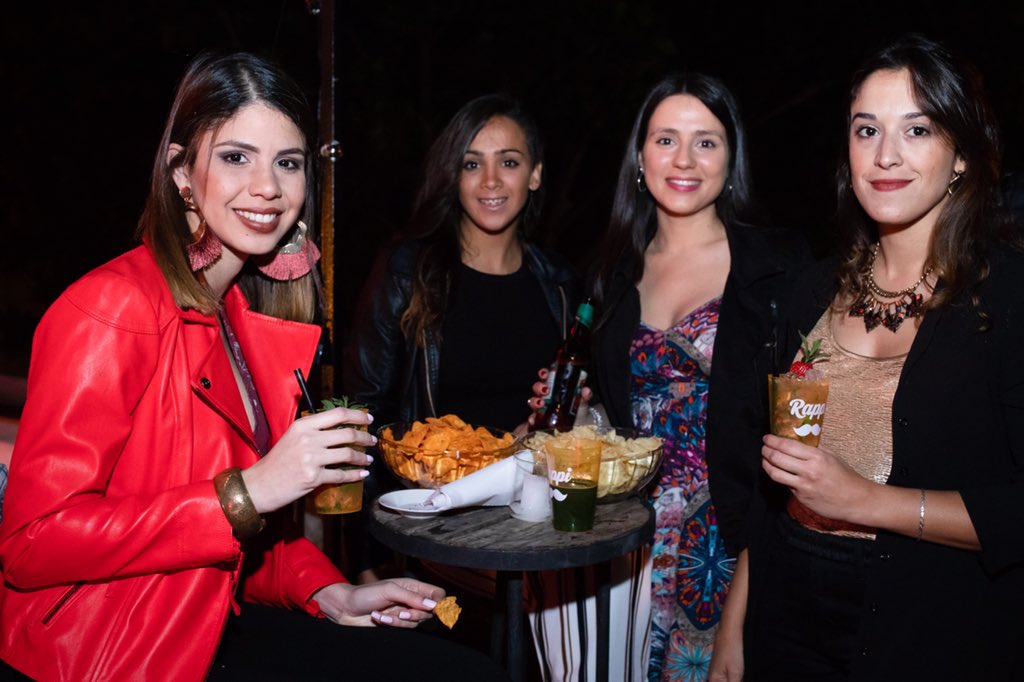 Ayer todo el equipo de @rappiuruguay festejo en el rooftop de su casa en Uruguay 💫 fin de año y nosotros lo hicimos posible ✔️✨🎉 #rappiuruguay #endoftheyear 🍭🍬💥 @micallambi 📸