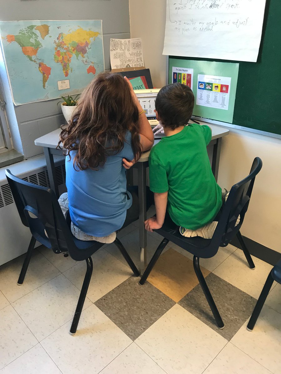 PCameronOCSB's tweet image. Coding with our Grade 4 buddies! @stgregory45 #HourOfCode #clcCodeWeek