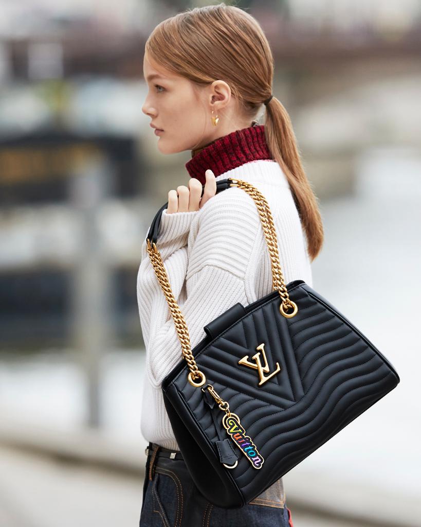 Louis Vuitton on X: The #LouisVuitton New Wave Tote will carry