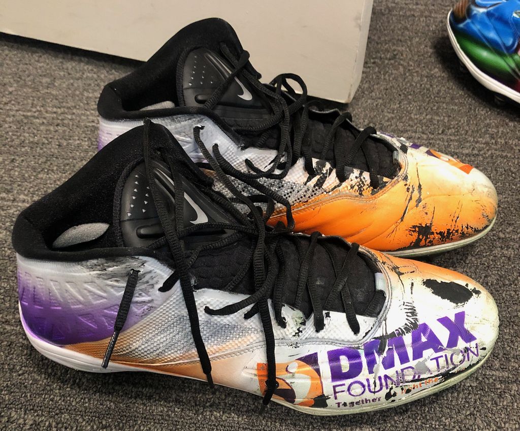 DMAXFoundation's tweet photo. We are so excited to share the DMAX cleats that @NFL @Eagles star Brandon Brooks wore for the #MyCleatsMyCause Initiative. Brooks selected DMAX because of his own battle with anxiety. He wants to help young people recognize and understand mental illness. https://t.co/1i2T3y1pHa https://t.co/cdSyWNT7Oz