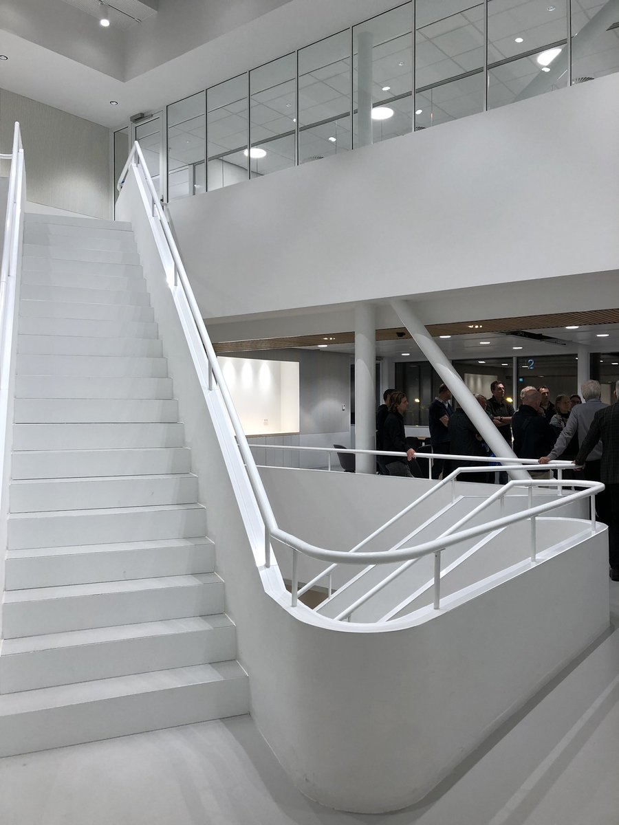 Leuke excursie in het super mooie nieuwe gebouw van @BaseClear op <a href="/Leidenbsp/">LeidenBioSciencePark</a> #Leiden. Rondleiding door architect <a href="/Popma_terSteege/">Popma ter Steege Architecten (PTSA)</a>.