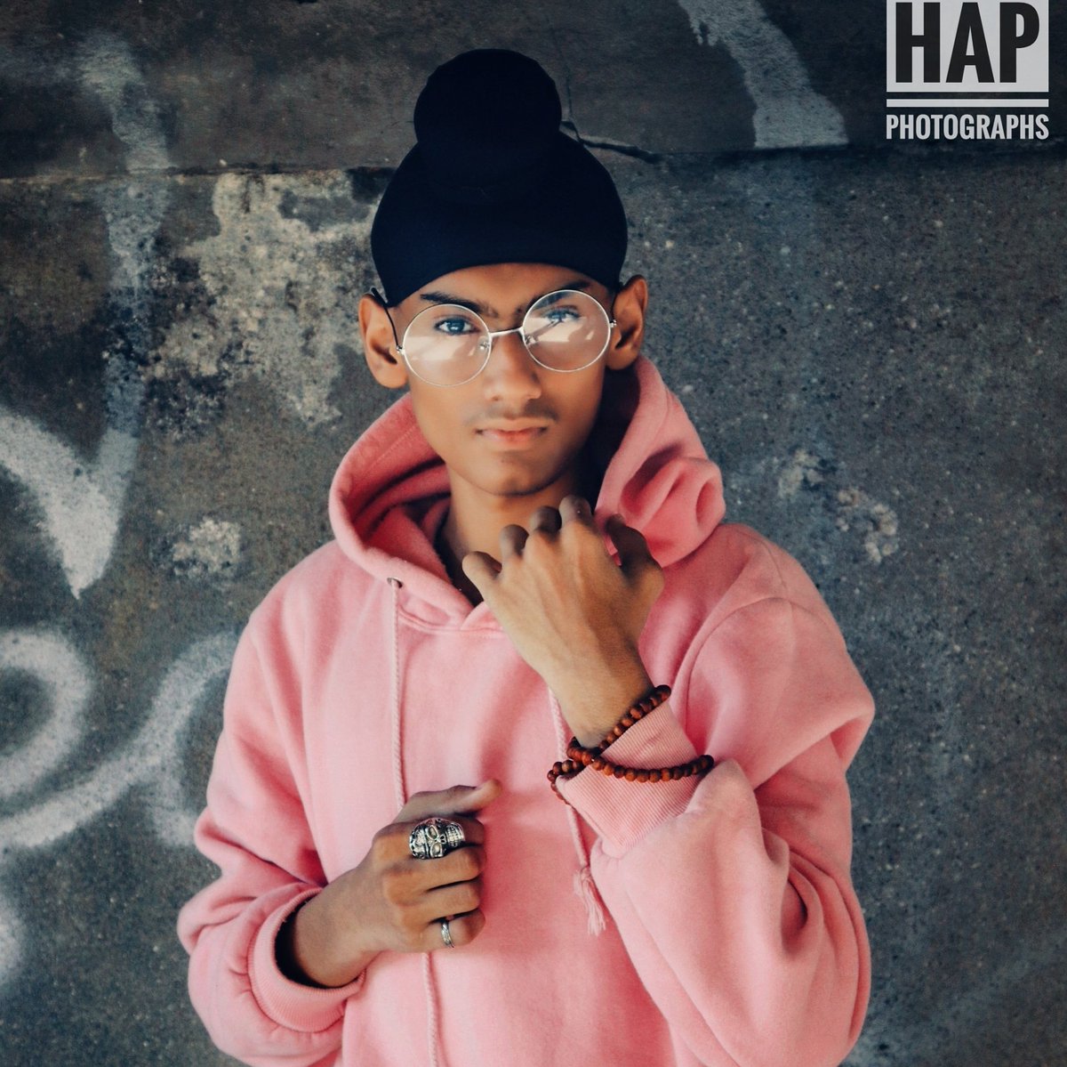 Hapsingh3's tweet photo. Respect your haters they're the only ones who think you are best😇
#chilman😎
#mumbai#maharastra#mumbaifashionblogger#twitter#photography#photographer#photoshoot#belapurcbd#parsikhill#abandonedplace#bluelight#pinkhoddie#_soi#canon200dphotography#editor#sowahi#fambruh#fambruharmy https://t.co/tCzeB42A1m