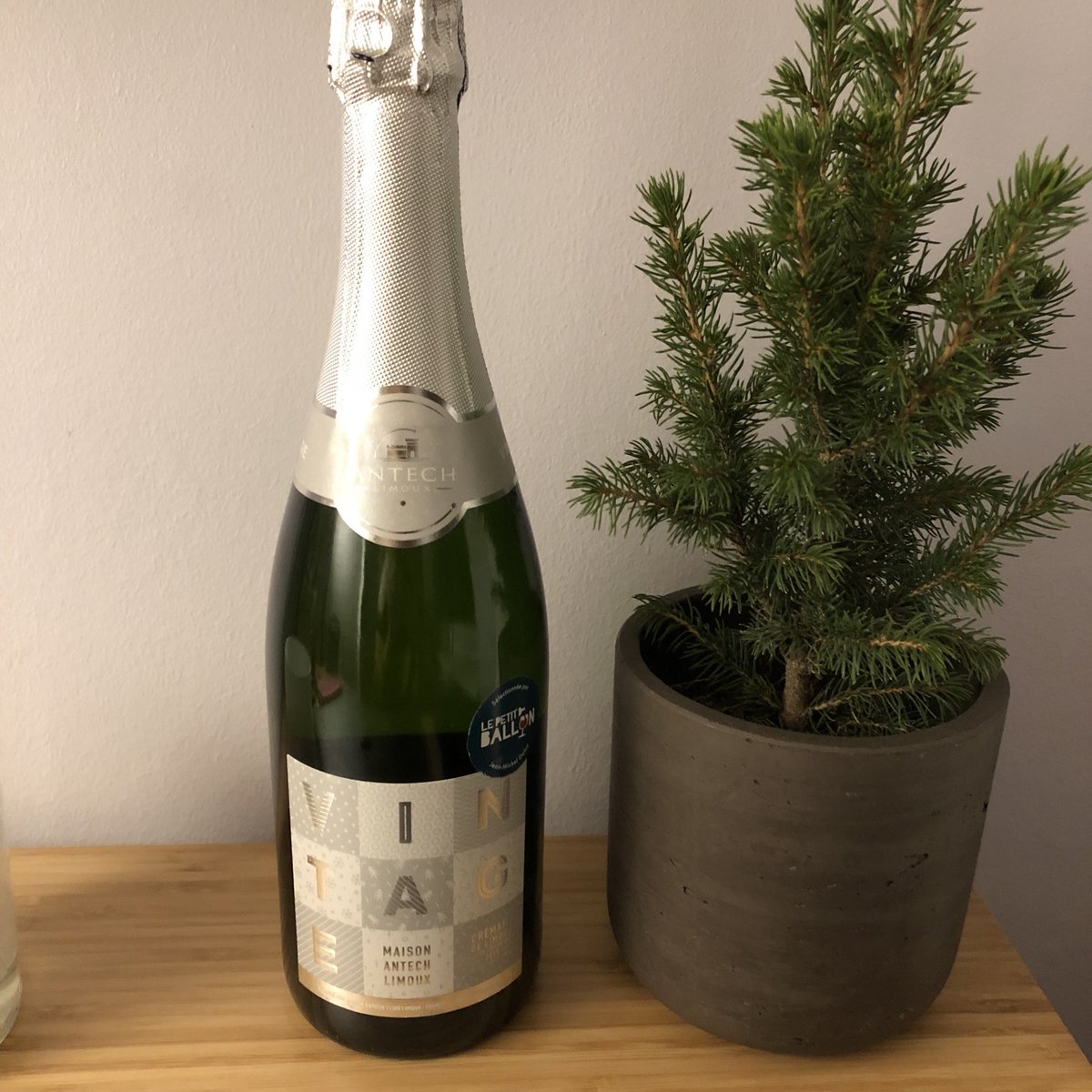 Dear <a href="/thehighlowshow/">The High Low</a> ✍️ So excited to try my Cremant De Limoux!! A surprise through the post as part of a wedding gift subscription from the excellent <a href="/LPBallonUK/">Le Petit Ballon UK</a> 😂🇫🇷🍾 <a href="/dollyalderton/">Dolly Alderton</a> <a href="/PINsykes/">Pandora Sykes</a>