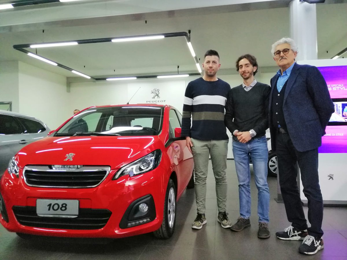 faceciok's tweet photo. 🎊MAGIC MOMENT 🍫
Luca di Parma ha le chiavi della golosità!
Consegnato presso la concessionaria Ugolinelli Peugeot il primo🥇 premio del concorso #chococard 2018 #eurochocolate
🔑Pegeout 108 Active!
PS: Ti aspettiamo ad #EurochocolateChristmas⛷🏂🍫❄️ .
https://t.co/XWgt34UE1T https://t.co/YdbGT3UhCs