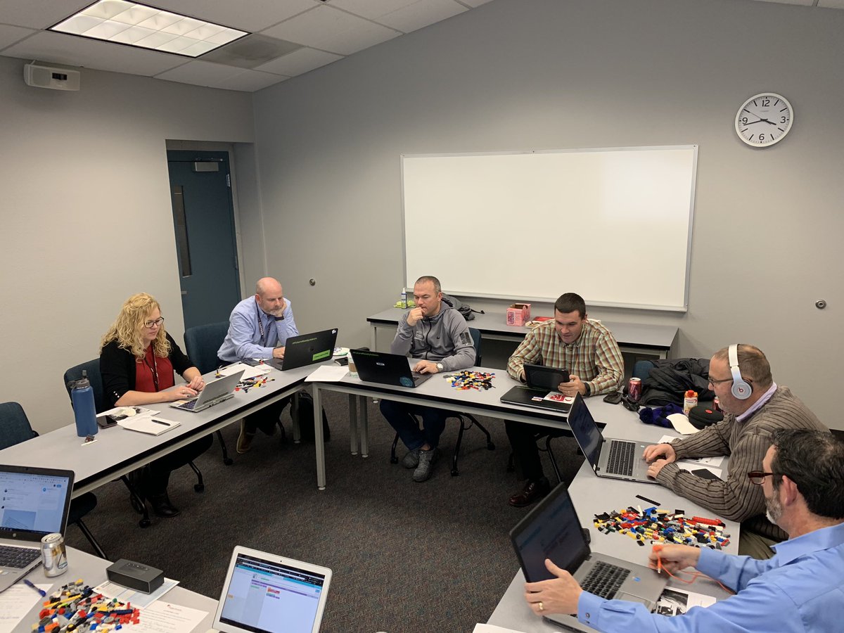 Zach_Desjarlais's tweet photo. Incredible afternoon with @VancouverSD #FutureReadyAdmin learning about Computational Thinking. They even coded a dance party thanks to @codeorg. #VPSAmazing https://t.co/yAGhjs1QoD