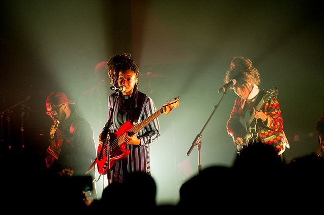 #FlashbackFriday to the <a href="/roundhouseldn/">Roundhouse</a> Trust - Roundhouse Rising: a night of emerging talent where <a href="/Littlesimz/">Little Simz</a> did an amazing performance. We're proud to have supported this project 😁 📷 by Ollie Millington
.
.
#Music #YouthMusic #Performance #artist … ift.tt/2EjDiPY