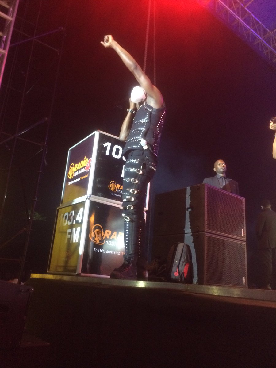 hanzMc_ug's tweet photo. #LegendSababa great performance thou it's just the start @JChameleone @Bell_Lager @babyfaceug @mtnug @nbstv @4Radio4 https://t.co/N4xkYcV8yi