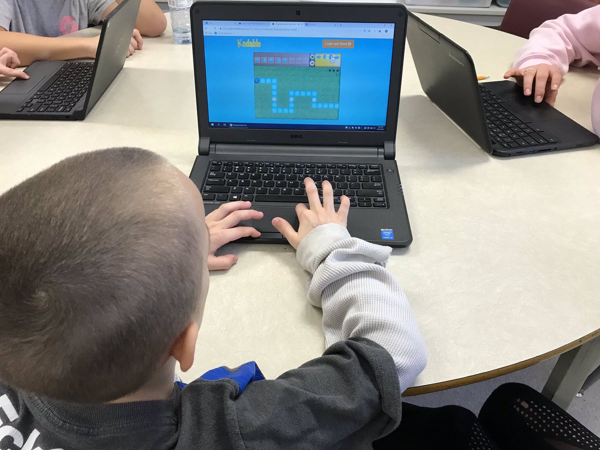 mharrisongrade7's tweet photo. Grade 1/2 learning to code with their buddies!!!   #HourofCode #yrdsbcodes @LakesidePS @codeorg @yrdsbdlrt https://t.co/vpzrbrR7Kt