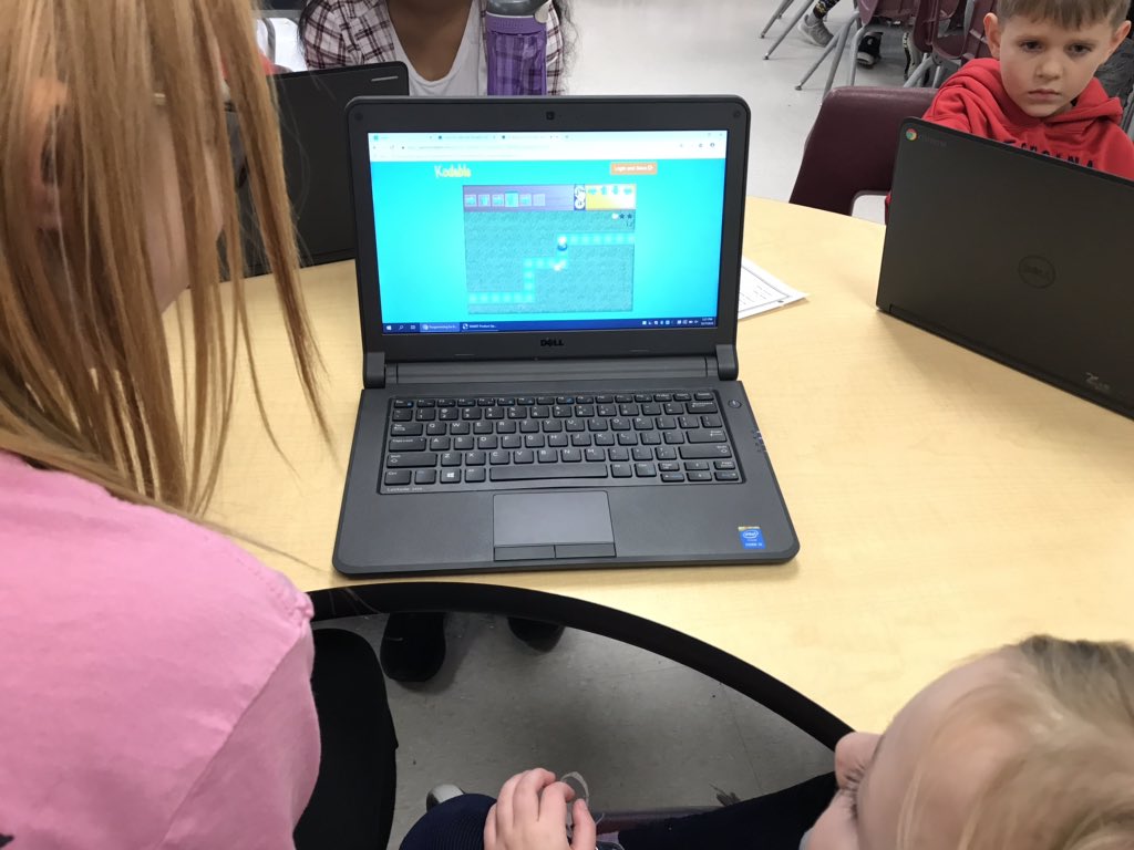 mharrisongrade7's tweet photo. Grade 1/2 learning to code with their buddies!!!   #HourofCode #yrdsbcodes @LakesidePS @codeorg @yrdsbdlrt https://t.co/vpzrbrR7Kt