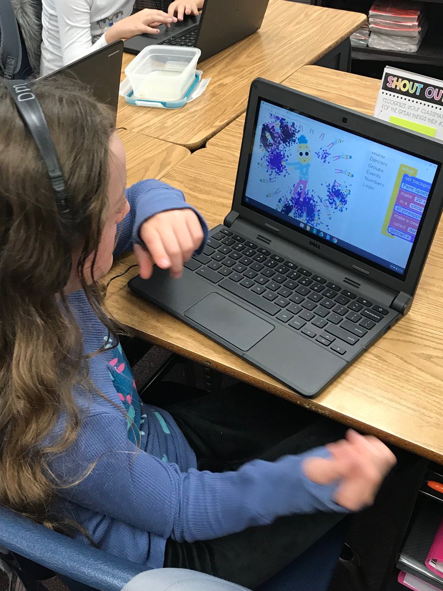 JSchwarting's tweet photo. Desert Mountain School students participate in an hour of code ⁦@DMSblackhawks⁩ ⁦@DVUSD⁩ #hourofcode2018 https://t.co/JM01t7ewtQ