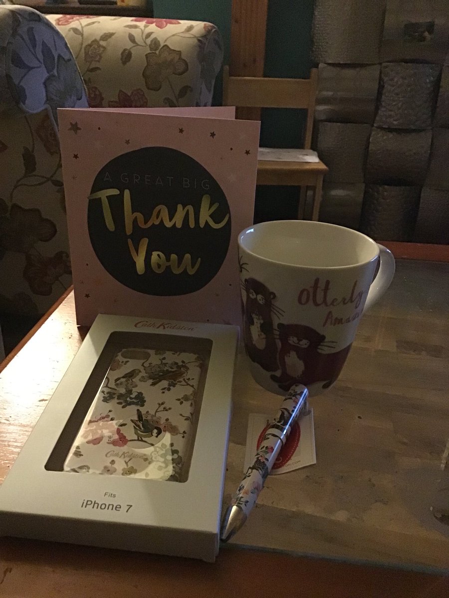 elizabe96694830's tweet image. When your student buys you this #otterlyamazing #cathkidston #fabmentor