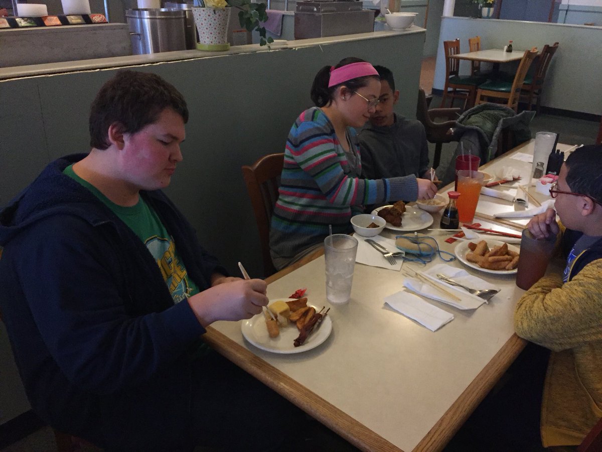 springsy2016's tweet photo. Chinese Luncheon Trip. Thanks to @ChrisCrain73, students had a good lunch time today and many kids were excited that Chinese waiter could understand what they said when they tried to order drinks in Chinese! #Wildcats #sharefsms @fsmswildcats https://t.co/7rKoqM731w