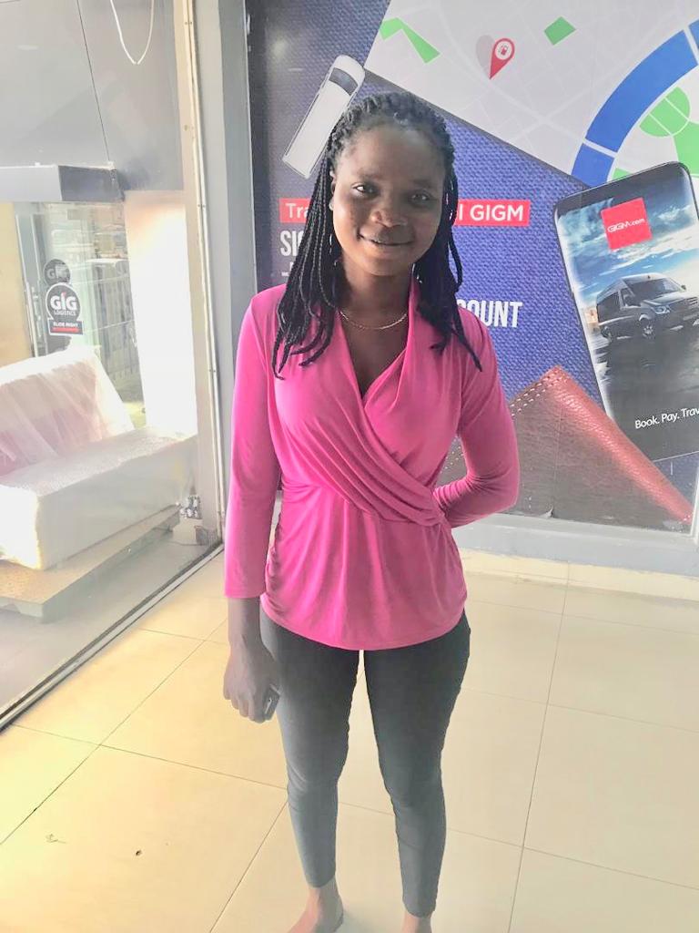 remiolutimayin's tweet photo. Please if you see this person, report her to the nearest police station.
Her name is Kemi and she's from Cotonu.
She poisoned my homeboy's 68 year old mom and robbed her blind.
Please retweet till she is found &amp; arrested.
Thanks in advance https://t.co/p8GeJpU05N